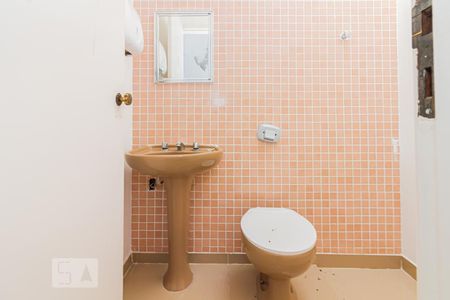 Casa para alugar com 450m², 4 quartos e 8 vagasBANHEIRO QUARTO 4