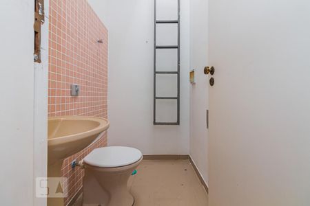 Casa para alugar com 450m², 4 quartos e 8 vagasBANHEIRO 