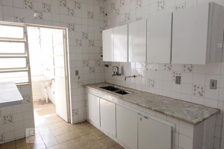 Apartamento à venda com 216m², 4 quartos e 2 vagasCozinha