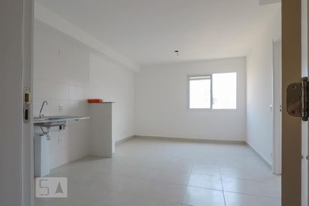 Cozinha integrada a sala de apartamento para alugar com 1 quarto, 32m² em Cambuci, São Paulo