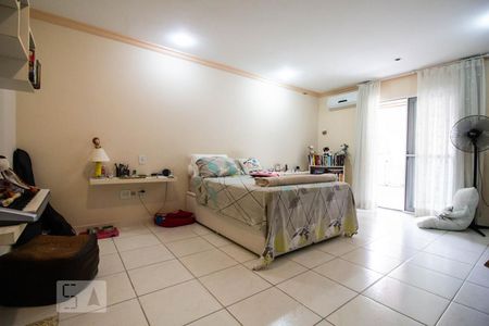 Casa de condomínio à venda com 350m², 6 quartos e 3 vagasSuíte