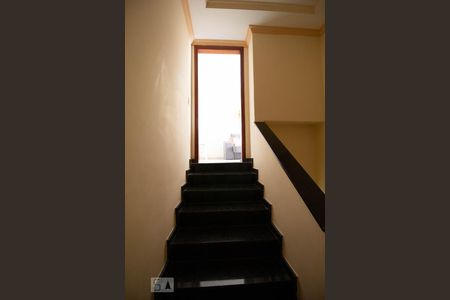 Casa de condomínio à venda com 350m², 6 quartos e 3 vagasEscada