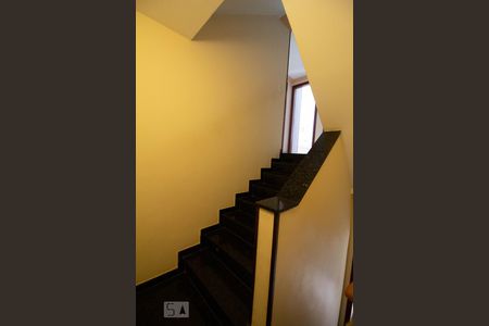 Casa de condomínio à venda com 350m², 6 quartos e 3 vagasEscada