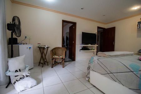 Casa de condomínio à venda com 350m², 6 quartos e 3 vagasSuíte