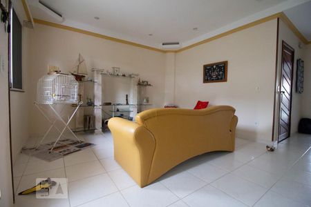 Sala de casa de condomínio à venda com 6 quartos, 350m² em Vargem Pequena, Rio de Janeiro