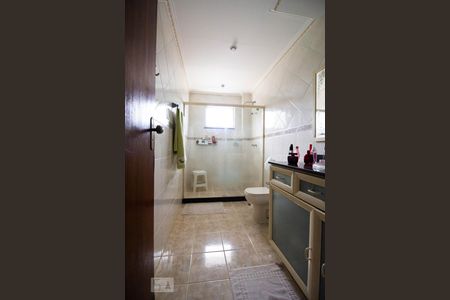 Casa de condomínio à venda com 350m², 6 quartos e 3 vagasBanheiro 1