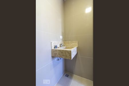 Casa à venda com 100m², 2 quartos e 4 vagasBanheiro Suíte 2