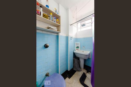 Banheiro de kitnet/studio para alugar com 1 quarto, 30m² em José Menino, Santos