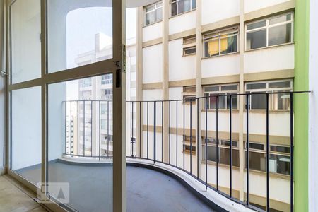 Sacada de apartamento para alugar com 2 quartos, 80m² em Cambuí, Campinas