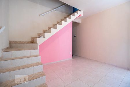 Sala de casa para alugar com 2 quartos, 105m² em Marechal Hermes, Rio de Janeiro