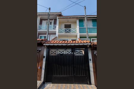 Casa à venda com 130m², 2 quartos e 4 vagas Casa à venda com 130m², 2 quartos e 4 vagasFachada