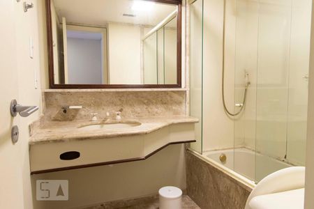 Banheiro de kitnet/studio para alugar com 1 quarto, 40m² em Jardim Paulista, São Paulo