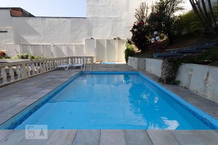 Apartamento à venda com 65m², 2 quartos e 1 vagaPiscinas