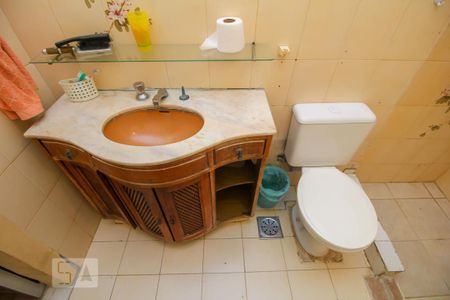 Casa à venda com 340m², 5 quartos e 4 vagasBanheiro 2