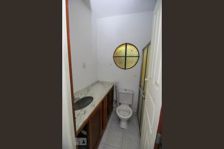 Casa à venda com 340m², 5 quartos e 4 vagasBanheiro da Suíte