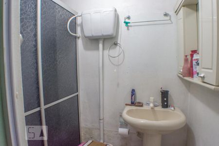 Casa à venda com 110m², 2 quartos e 2 vagas Casa à venda com 110m², 2 quartos e 2 vagasBanheiro 2 fundos