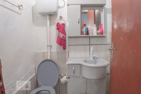 Casa à venda com 110m², 2 quartos e 2 vagas Casa à venda com 110m², 2 quartos e 2 vagasBanheiro 1 fundos