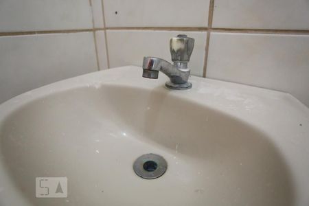 Casa para alugar com 49m², 2 quartos e 1 vagaBanheiro - Torneira