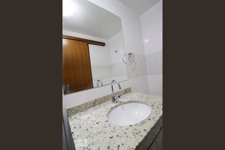 Apartamento para alugar com 67m², 2 quartos e 1 vaga Apartamento para alugar com 67m², 2 quartos e 1 vagaBanheiro social
