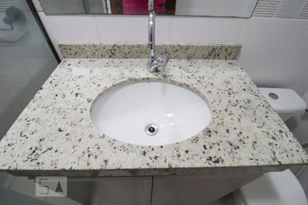 Apartamento para alugar com 67m², 2 quartos e 1 vaga Apartamento para alugar com 67m², 2 quartos e 1 vagaBanheiro social