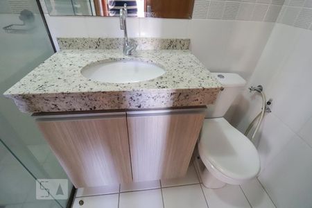 Apartamento para alugar com 67m², 2 quartos e 1 vaga Apartamento para alugar com 67m², 2 quartos e 1 vagaBanheiro social