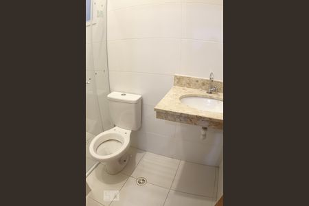 Banheiro de casa de condomínio à venda com 1 quarto, 25m² em Bortolândia, São Paulo