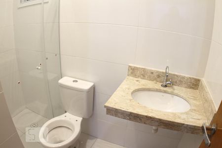 Banheiro de casa de condomínio à venda com 1 quarto, 25m² em Bortolândia, São Paulo