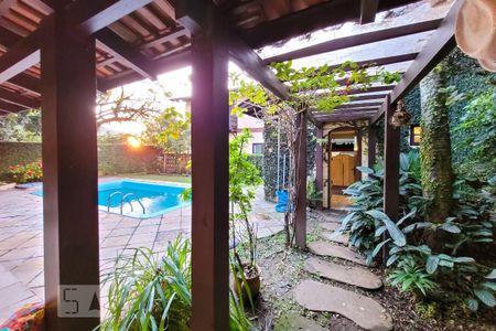 Casa à venda com 490m², 4 quartos e 4 vagas Casa à venda com 490m², 4 quartos e 4 vagasÁrea comum