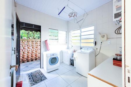 Casa à venda com 490m², 4 quartos e 4 vagas Casa à venda com 490m², 4 quartos e 4 vagasÁrea de Serviço