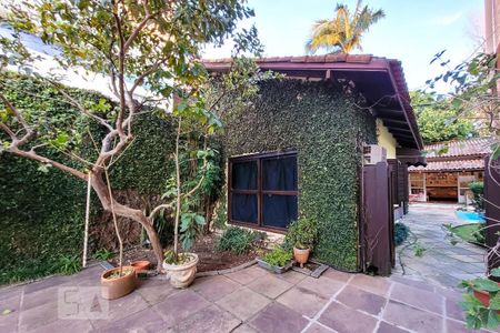 Casa à venda com 490m², 4 quartos e 4 vagas Casa à venda com 490m², 4 quartos e 4 vagasÁrea comum