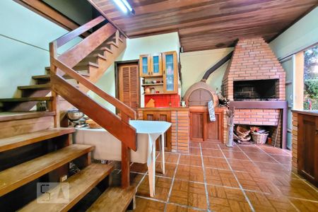 Casa à venda com 490m², 4 quartos e 4 vagas Casa à venda com 490m², 4 quartos e 4 vagasÁrea comum - Churrasqueira