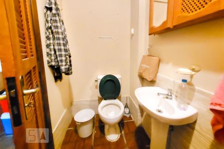 Casa à venda com 490m², 4 quartos e 4 vagas Casa à venda com 490m², 4 quartos e 4 vagasBanheiro de Serviço