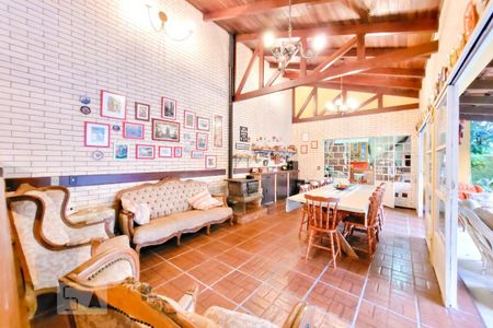 Casa à venda com 490m², 4 quartos e 4 vagas Casa à venda com 490m², 4 quartos e 4 vagasSala de Jogos