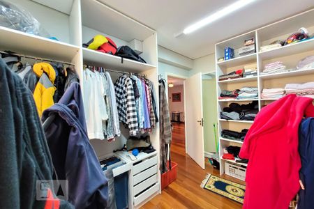 Casa à venda com 490m², 4 quartos e 4 vagas Casa à venda com 490m², 4 quartos e 4 vagassuíte 3