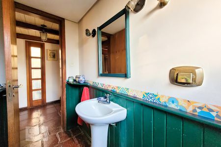 Banheiro de casa à venda com 4 quartos, 490m² em Tristeza, Porto Alegre