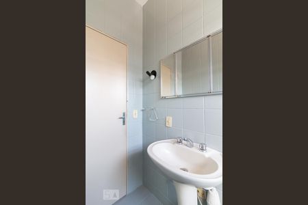 Casa à venda com 160m², 4 quartos e 2 vagasBanheiro social