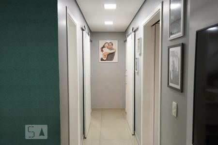Corredor de apartamento para alugar com 3 quartos, 105m² em Vila Bocaina, Mauá