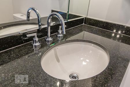 Apartamento para alugar com 101m², 1 quarto e 2 vagas Apartamento para alugar com 101m², 1 quarto e 2 vagasDetalhe do Banheiro da Suíte