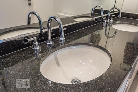 Apartamento para alugar com 101m², 1 quarto e 2 vagas Apartamento para alugar com 101m², 1 quarto e 2 vagasDetalhe do Banheiro da Suíte