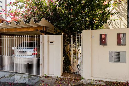Fachada de casa para alugar com 1 quarto, 60m² em Vila Gumercindo, São Paulo