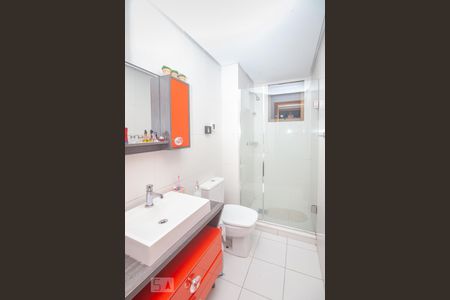 Banheiro de apartamento à venda com 2 quartos, 92m² em São João, Porto Alegre