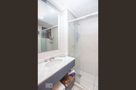 Banheiro suite de apartamento à venda com 2 quartos, 92m² em São João, Porto Alegre