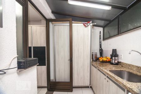 Cozinha de apartamento à venda com 2 quartos, 92m² em São João, Porto Alegre