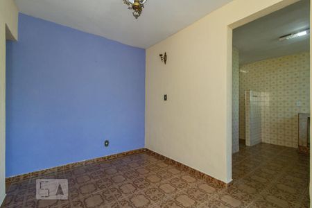 Sala de casa de condomínio para alugar com 2 quartos, 100m² em Marechal Hermes, Rio de Janeiro