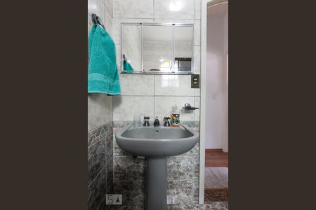 Banheiro de casa para alugar com 3 quartos, 205m² em Jardim Maria Rosa, Taboão da Serra