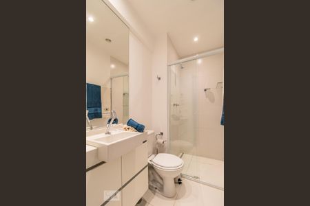 Banheiro de apartamento para alugar com 1 quarto, 47m² em Alphaville Empresarial, Barueri