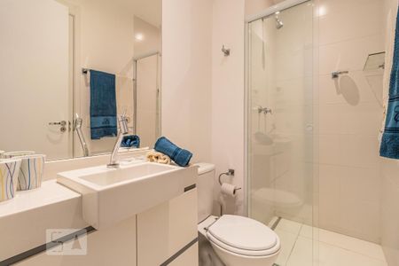 Banheiro de apartamento para alugar com 1 quarto, 47m² em Alphaville Empresarial, Barueri