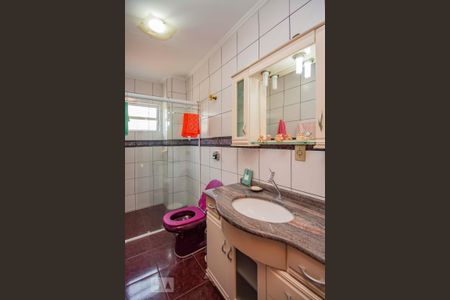 Casa para alugar com 390m², 4 quartos e 5 vagasBanheiro 