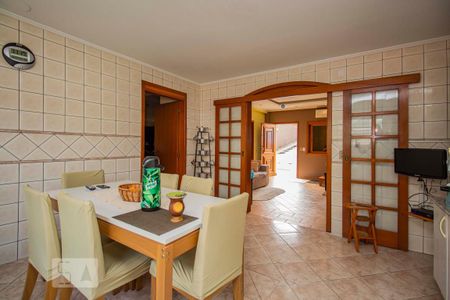 Casa para alugar com 390m², 4 quartos e 5 vagasCozinha 