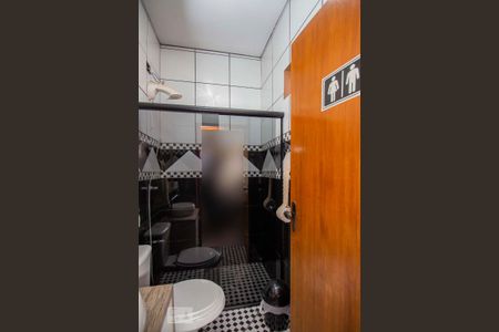 Casa para alugar com 390m², 4 quartos e 5 vagasBanheiro 2